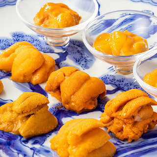 Compare the tastes of carefully selected [sea urchin] from all over the country