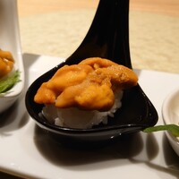 池袋 寿司 個室 空 - 雲丹の食べ比べ