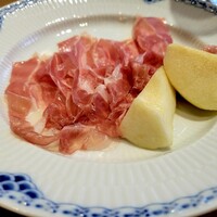 両忘 - 生ハムと洋ナシ