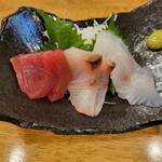 ダイニング WAZN - この日のお刺身はマグロ赤身・ブリの昆布締め・ヒラメ