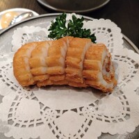 廣東料理 民生 ヒルトンプラザウエスト店 - イカの天ぷら