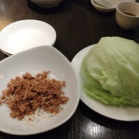 廣東料理 民生 ヒルトンプラザウエスト店 - ミンチのレタス包み