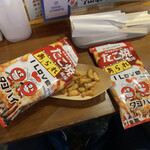 タコとハイボール - お通しのあられ♪