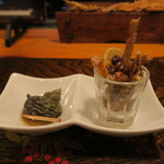 うなぎ屋酒坊・画荘 越後屋 - 姫サザエ、骨煎餅