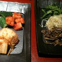 焼肉 天 がむしゃら - キムチとナムル　
