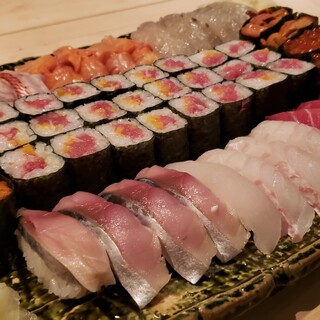 フレンチだけでなく、お寿司といった和食もご用意！