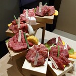 板前焼肉 一牛 - 一牛名物神戸8段盛り