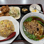 Hama tei - ラーメン&チャーハン定食1133円。選べるラーメンは台湾ラーメン。