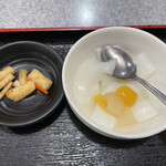 Hamatei - 大根キムチに杏仁豆腐。