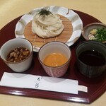 麻布久徳 - 稲庭ざるうどん　1,430税込　つゆが大根おろし、ピリ辛ゴマ、麺つゆ