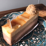 アテスウェイ - アルコールも入ったマロン系ケーキ。
