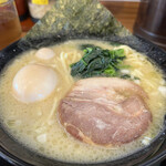 横浜家系ラーメン春吉家 - 塩豚骨の全て普通