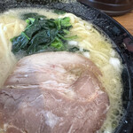 横浜家系ラーメン春吉家 - チャーシュー！