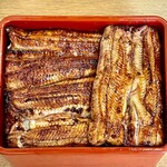 鮒兼 - お重の蓋を開けるとびっしり隙間なく乗ったうなぎの蒲焼さんがお目見えします