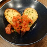 東京MEAT酒場 - トマトのブルスケッタ