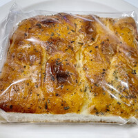 フィオッキ - ローズマリー風味の高加水フォカッチャ(430円) フィオッキ - ローズマリー風味の高加水フォカッチャ(430円)