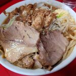 ラーメン二郎 - デフォでもブタはスゴイ！