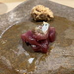 うを徳 - 迷い鰹の炭焼き