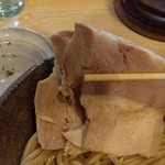 麺屋 たけ井 - 追加のチャーシューは大きい♪(・。・;
