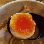麺屋 たけ井 - 味玉～！！中は半熟でトロトロ～♪(*^。^*)