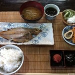 いけ活かに 竹林茶屋 - 朝食は地の魚とお味噌です。