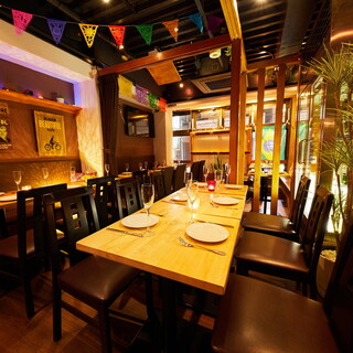 A colorful space that looks like an overseas Restaurants! Perfect for dinner or girls' night out◎