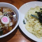 kandara-menharuka - 細麺 クーポンで卵トッピング 麺の量が多くて普通盛りでもお腹いっぱいです。味は普通なので納豆を試した方が良かったです。