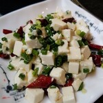 Ippin Hinabe - 小葱豆腐。