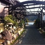 いけ活かに 竹林茶屋 - 駐車場までの道です。