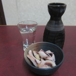 16268254 - みやぎの手作り純米酒乾坤一(一合)：600円と、お通し(2012.11.23)
