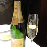 グリルうかい - ブルゴーニュ産のスパークリングワイン