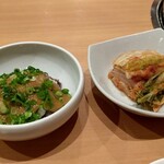 焼肉 知代 - 白菜キムチ（右）