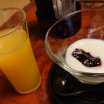 江戸三 - オレンジジュース ヨーグルト♪朝ごはん