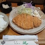 芝 - ロースかつ定食(1,000円)