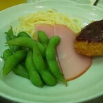 ちょい飲みセットのメインディッシュ　大人のお子様ランチ