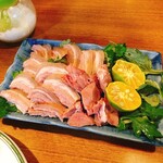 山羊料理二十番 - 山羊刺し（酢と生姜醤油でどうぞ）