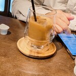 Kafe Koto Dama - アイスコーヒーは二層で水滴付きません