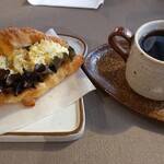 きっかけ喫茶 - クロワッサンサンドと珈琲のセット　500円税込
