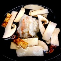 伯雲 - 松葉蟹真丈　南信州松茸。真丈は帆立のすり身と合わせ蟹出汁で伸ばしたそう。ふわふわで秀逸。吸い地がとても好みでした。