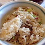 望洋樓 - 2012.12　蟹釜飯。薬味に、柚の皮と三つ葉の茎。