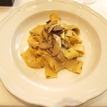 トラットリア・アルベロ - ポルチーニのパッパルデッレ