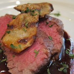 牛ヒレ肉のソテーポルチーニと共に