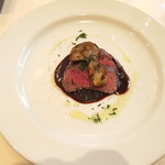 トラットリア・アルベロ - 牛ヒレ肉のソテーポルチーニと共に