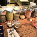 スパイスカフェ - 店内のカウンター席の風景です