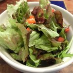 スパイスカフェ - ペアカレーランチ(+牡蠣) 1650円 のサラダ