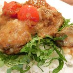 スパイスカフェ - ペアカレーランチ(+牡蠣) 1650円 の牡蠣とトマトと大葉