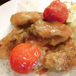 スパイスカフェ - ペアカレーランチ(+牡蠣) 1650円 の牡蠣とトマト