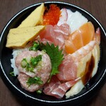 小僧寿し - 「得海鮮丼」は9種類のネタで構成されています