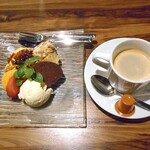 Bistro Refectorium - スペシャルデザートの盛り合わせ ＆ コーヒー