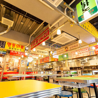 Lively interior and exterior inspired by an authentic Korean market